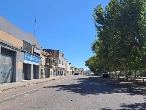 Nave industrial en calle de Paredón, 43